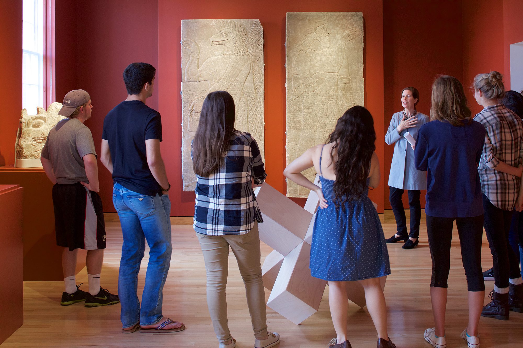 Photo of Art History class in the exhibiition