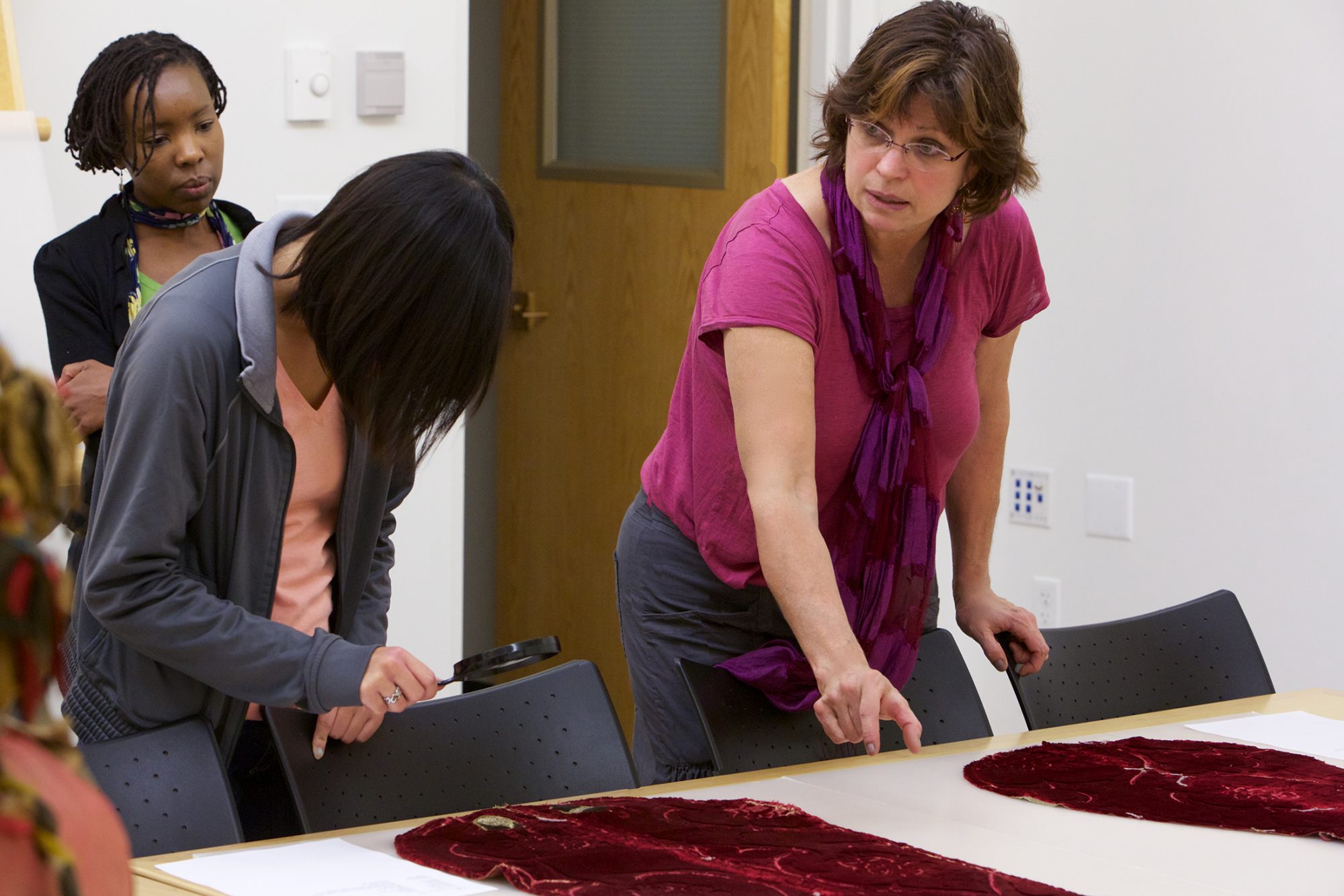 THEA 305 class session in the Rose Study Gallery, fall 2013. Photo by Arthur Evans. Photo of a class in the Rose Study Gallery.