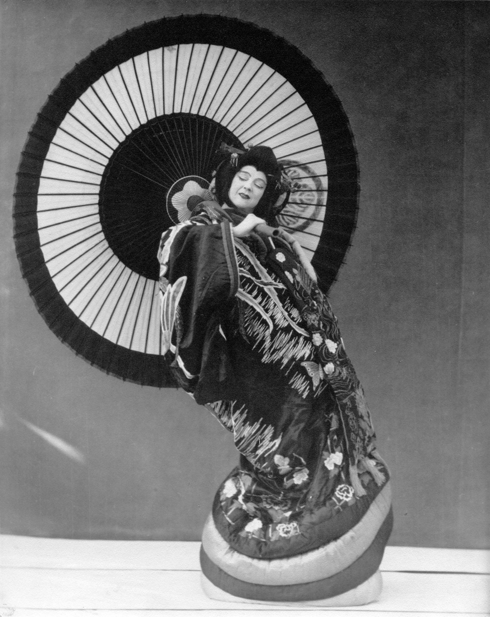 Ruth St. Denis in an excerpt from her 1913 work O-Mika, known as “Japanese Flower Arrangement.” Photo courtesy of Jacob’s Pillow Dance Festival Archives.